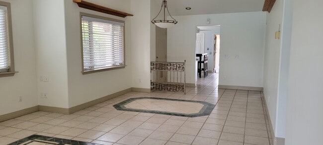 Dining area - 6828 Chapman Pl