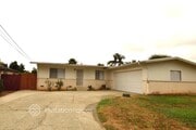 Photo - 1135 Erica St House