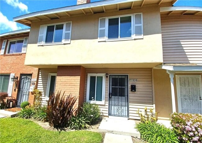 Building Photo - 11820 Gloxinia Ave