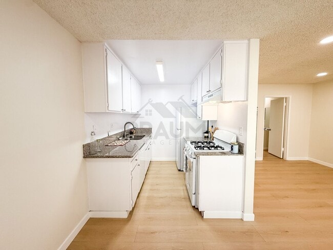 Photo - 5461 Kester Ave Unit 122