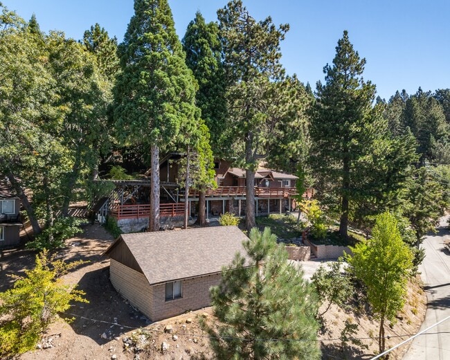 Photo - 1959 Poplar Dr