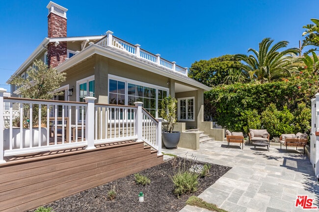 Photo - 29 27th Ave