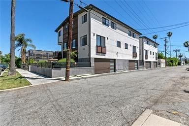 Building Photo - 14436 Tiara St Rental