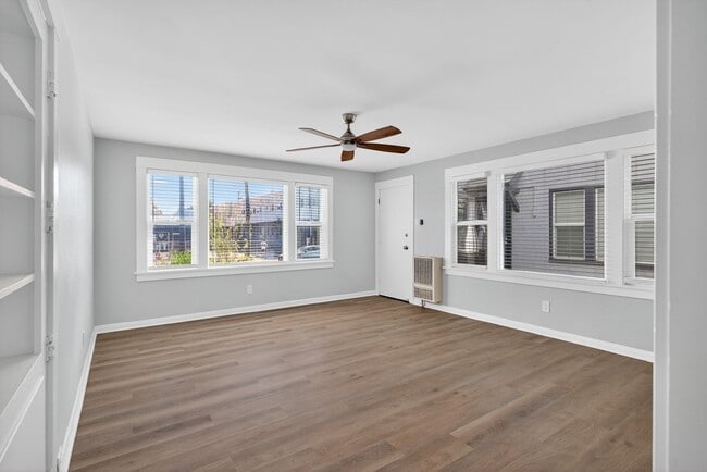 Building Photo - 1711 E Appleton St Rental