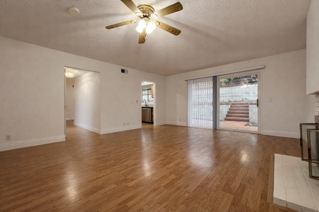 Photo - 8373 Wabash St