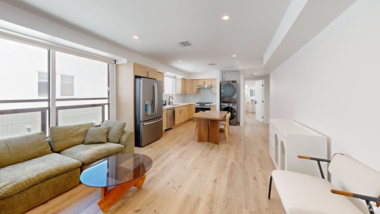 3D Tour - 1165-1167 W 37th Pl