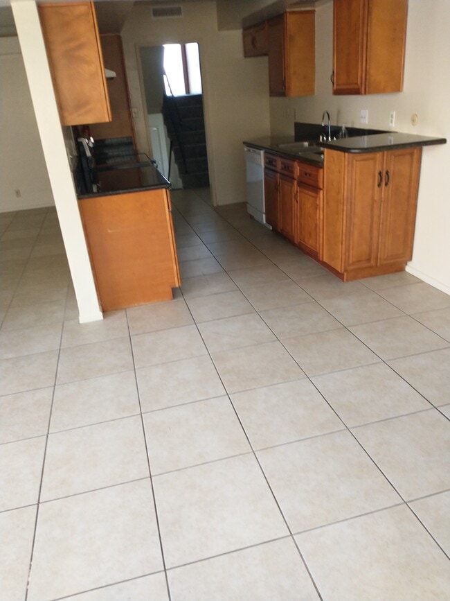 Kitchen - 1855 W Malvern Ave Unit condo