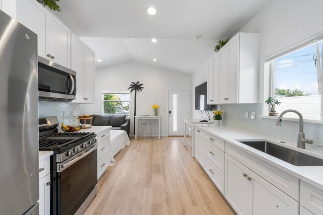 Photo - 252 Walsh St Unit 2