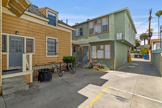 Photo - 1173 W 29th St