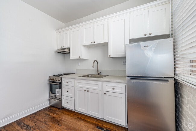 Studio - 430SF - Kitchen - Kenmore Park