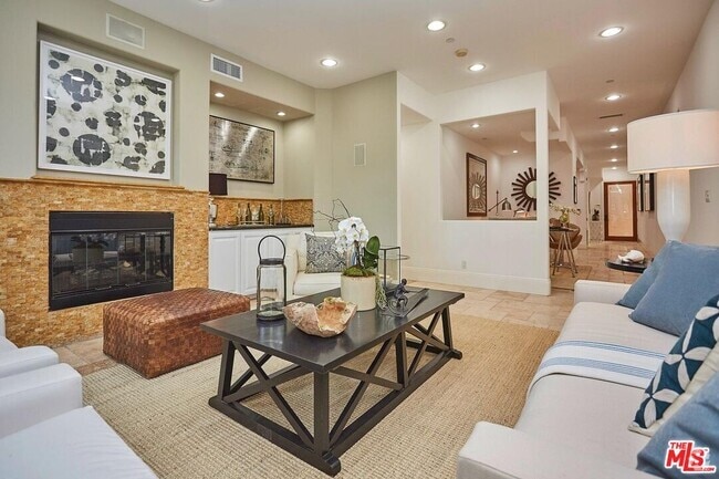Building Photo - 16123 W Sunset Blvd Unit 203 Rental