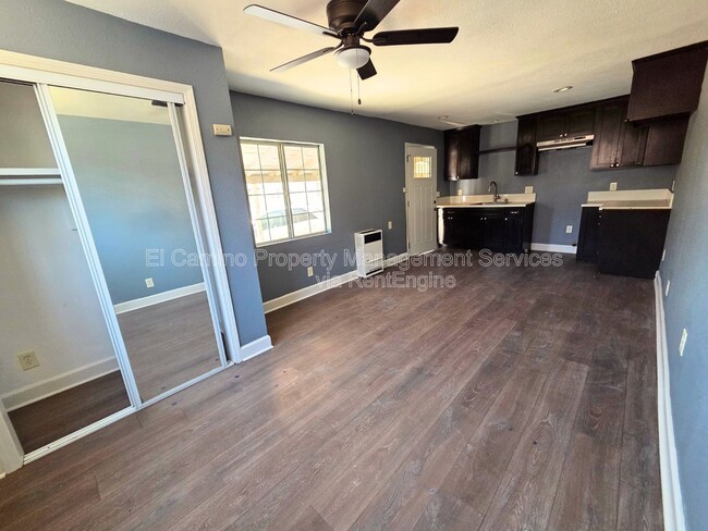 Building Photo - 6010 Greenwood Ave Unit 6010 A B