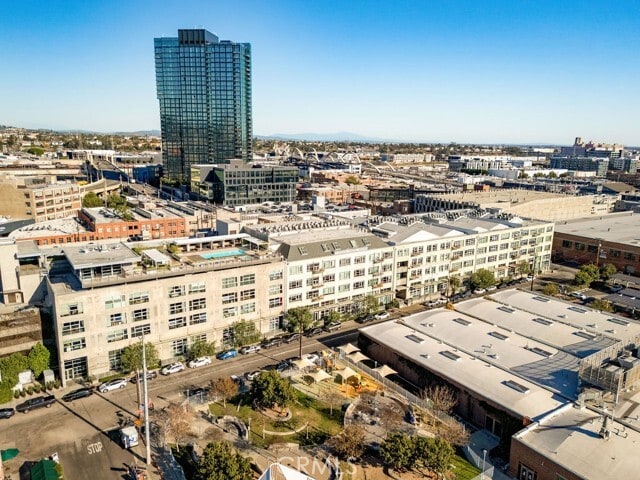 Building Photo - 530 S Hewitt St