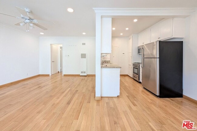 Building Photo - 1037 Euclid St Unit D