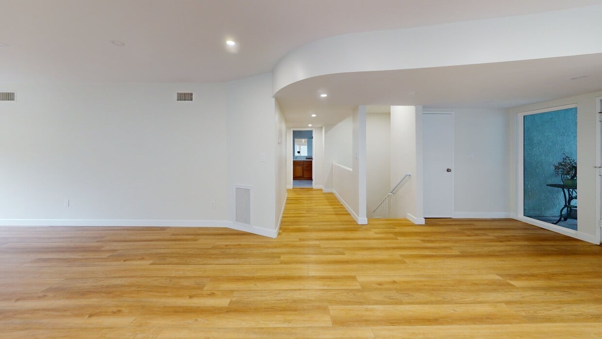 3D Tour - 4735 Nob Hill Dr