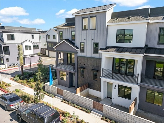 Photo - 19071 Main St