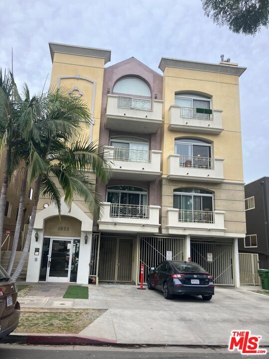 Building Photo - 1952 Selby Ave Unit 103