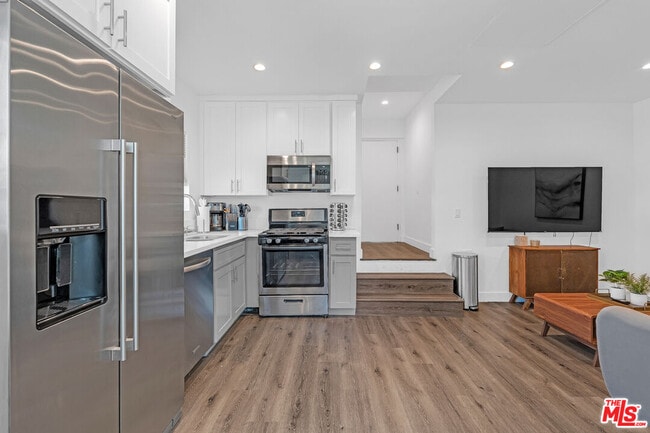 Photo - 1540 N Bronson Ave Unit 16