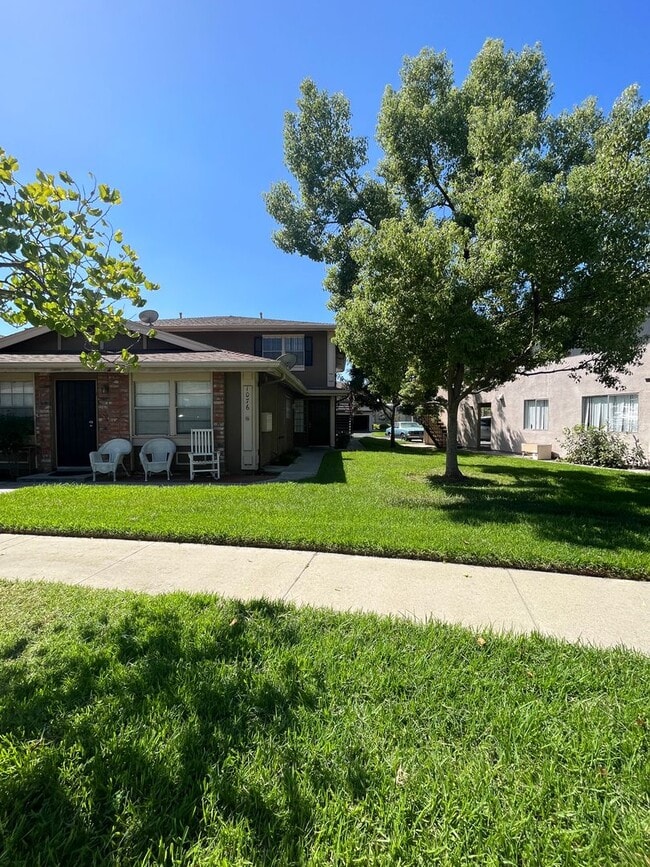 Building Photo - Beautiful Two Story Condo in Azusa Unit 2