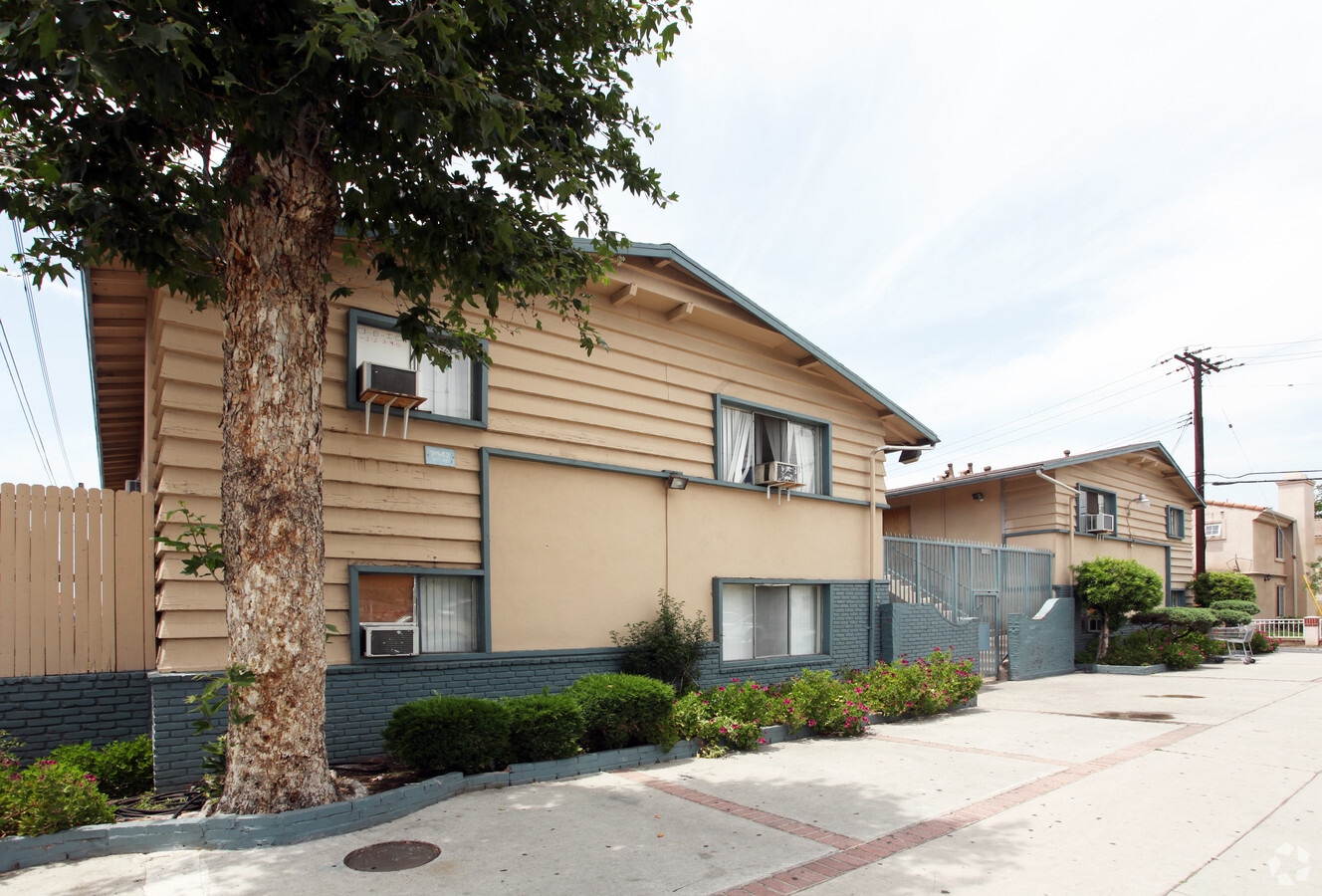 Photo - Tropicana Apartments