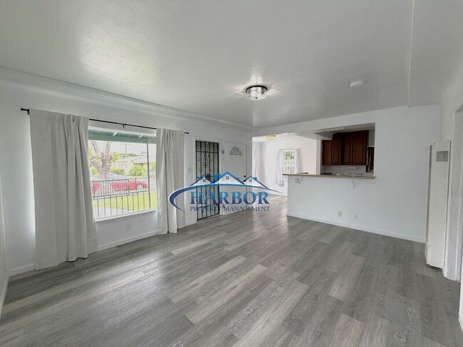 Photo - 239 E 90th St