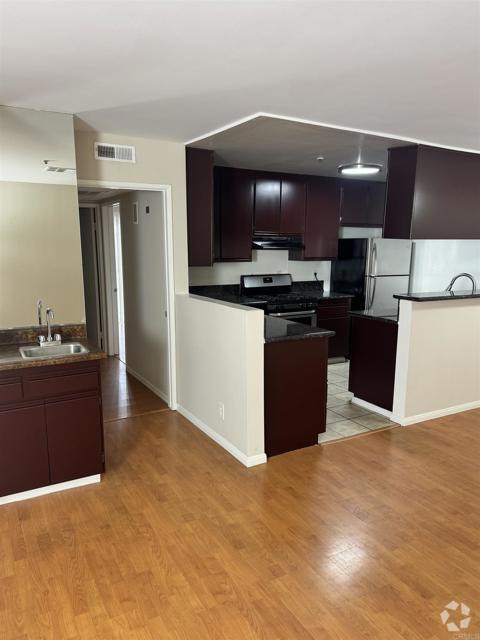 Building Photo - 8722 Burton Way Unit 103 Rental