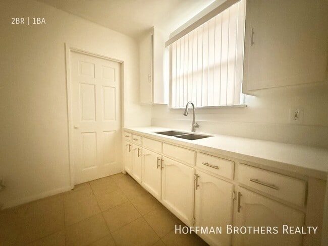 Building Photo - 1631 S Bronson Ave Unit 1/4