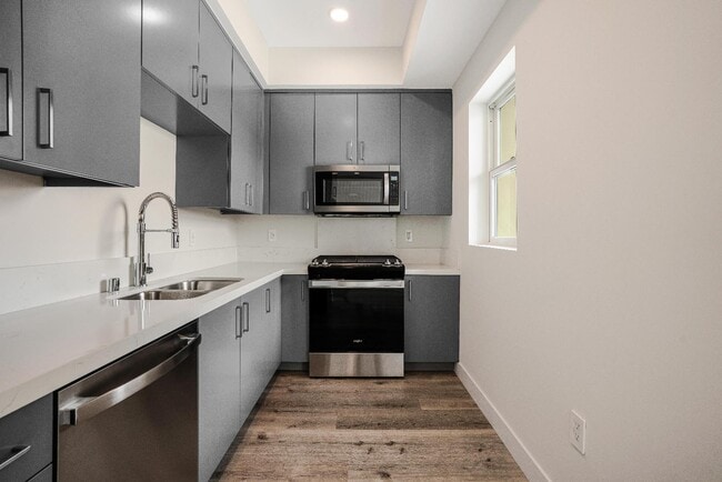 Photo - 3308 Mentone Ave