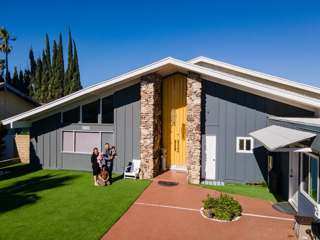 Building Photo - 19801 Lassen St Unit gold