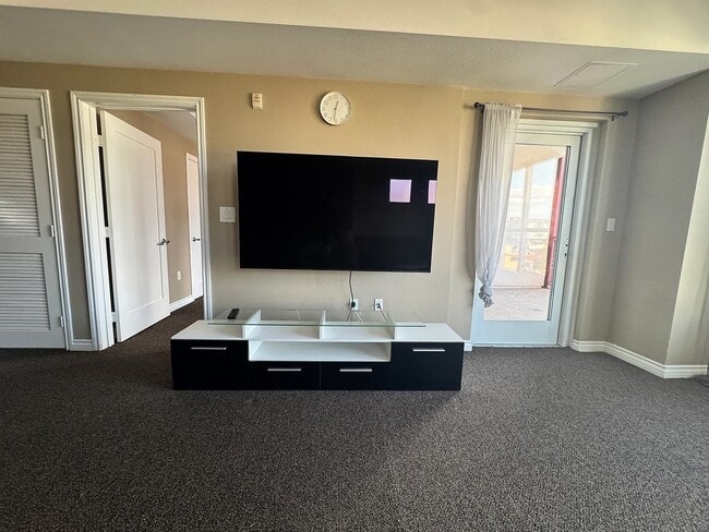 Photo - 875 G St Unit 603