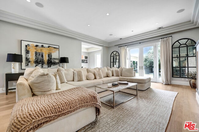 Photo - 841 N Crescent Heights Blvd