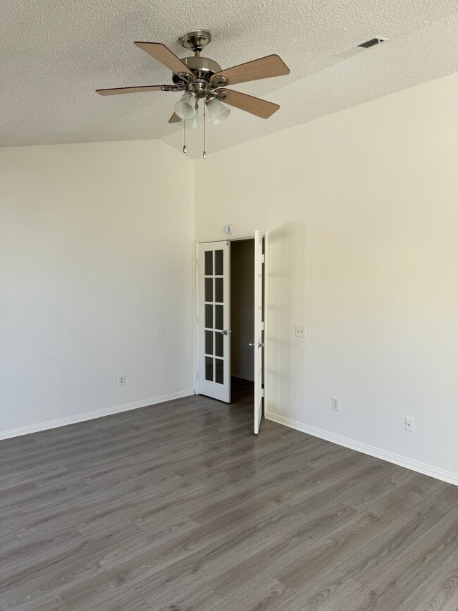 Photo - 37413 Norwich Dr