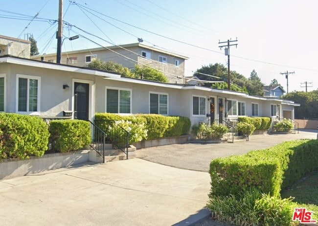 Building Photo - 4112 Ocean View Blvd Unit 1/2