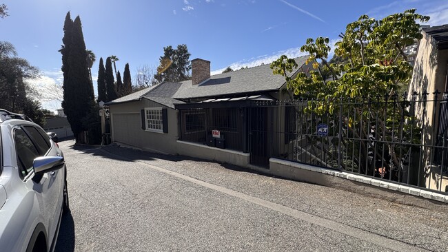 Building Photo - 2068 Paramount Dr Unit 2068