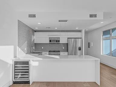 Photo - 2000 Beachwood Dr