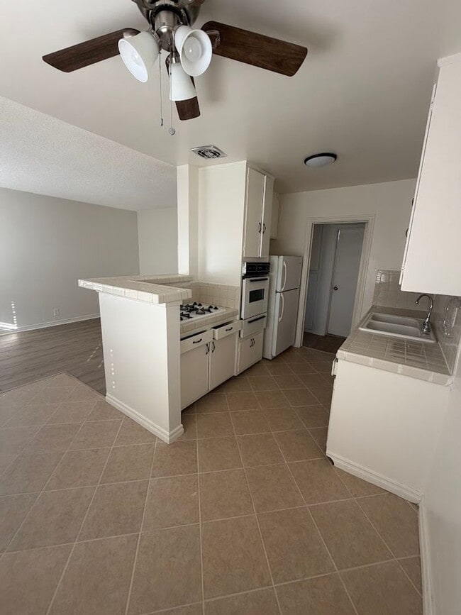 Photo - SPACIOUS 1 BEDROOM AVAILABLE IN LONG BEACH! Unit 5511-05