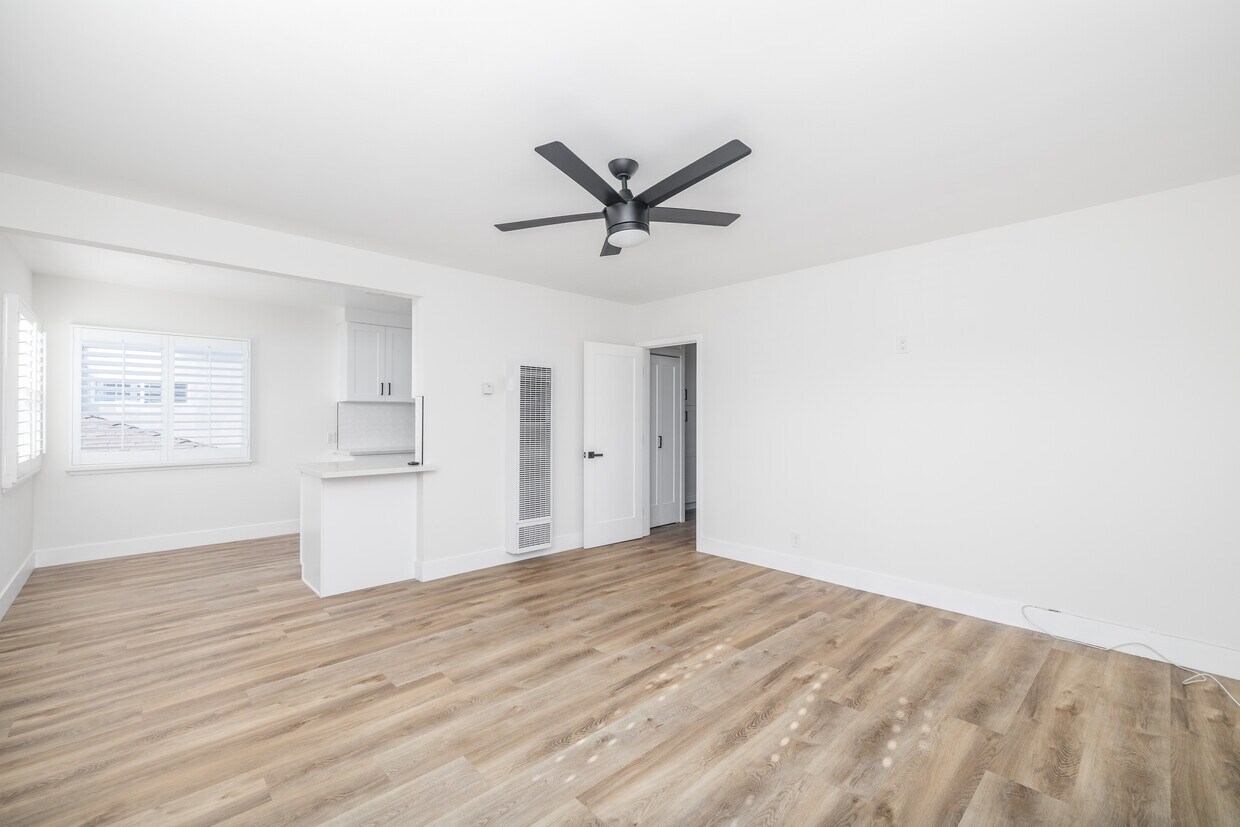 3D Tour - 2923 Manhattan Ave