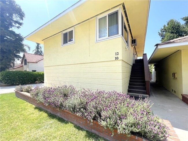 Building Photo - 12 W Cypress Ave Rental