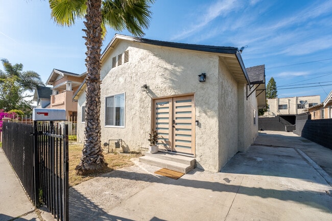 Photo - 623 W 42nd St Unit Main