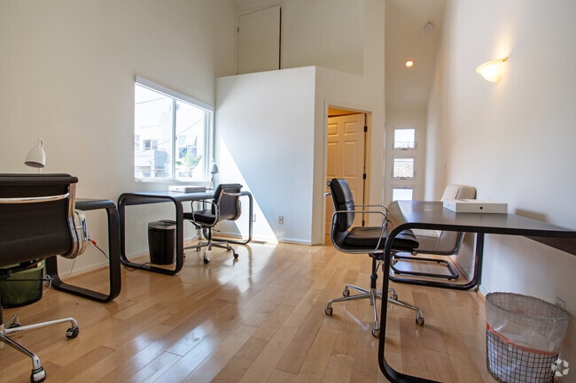 3BR, 2BA - 439 Carroll Canal