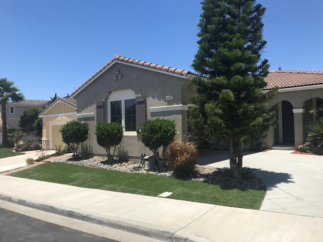 Building Photo - Stunning 4 bedroom home in Oceanside!!