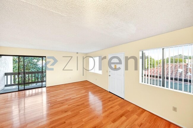 Building Photo - 1004 E Garfield Ave