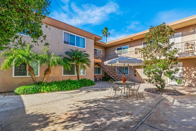 Private courtyard - 4127 38th St Unit 1