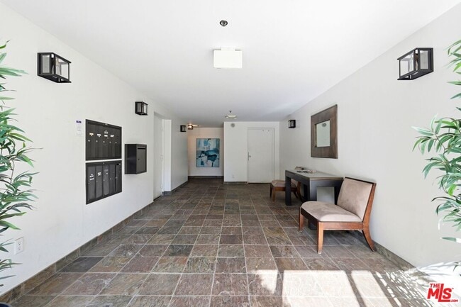 Photo - 1842 Greenfield Ave Unit 102