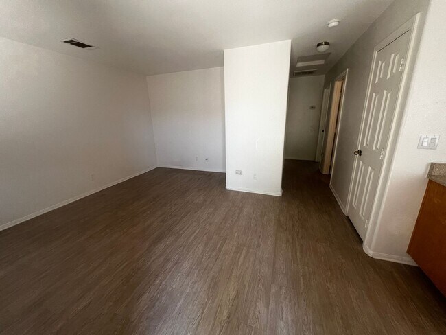 Photo - 6320 Mesquite Ave Unit B