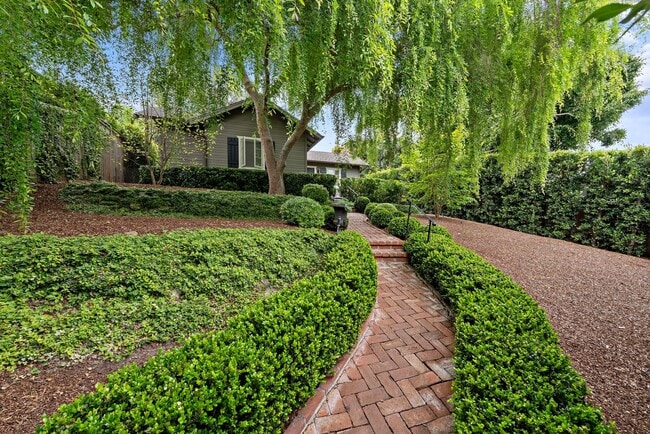 Photo - Classic Modern Cottage in Laguna Village