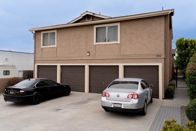 Building Photo - 123 W Olive Dr Unit 3