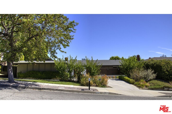 Building Photo - 22427 De Kalb Dr