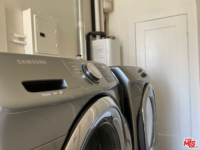 Photo - 860 S Berendo St