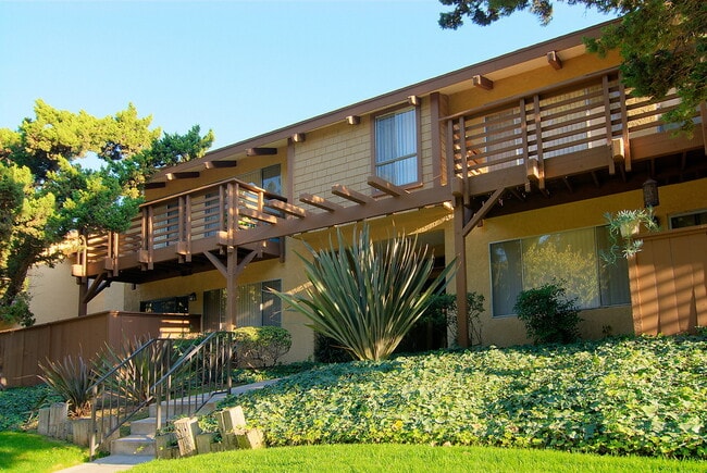 Building Photo - Village Green